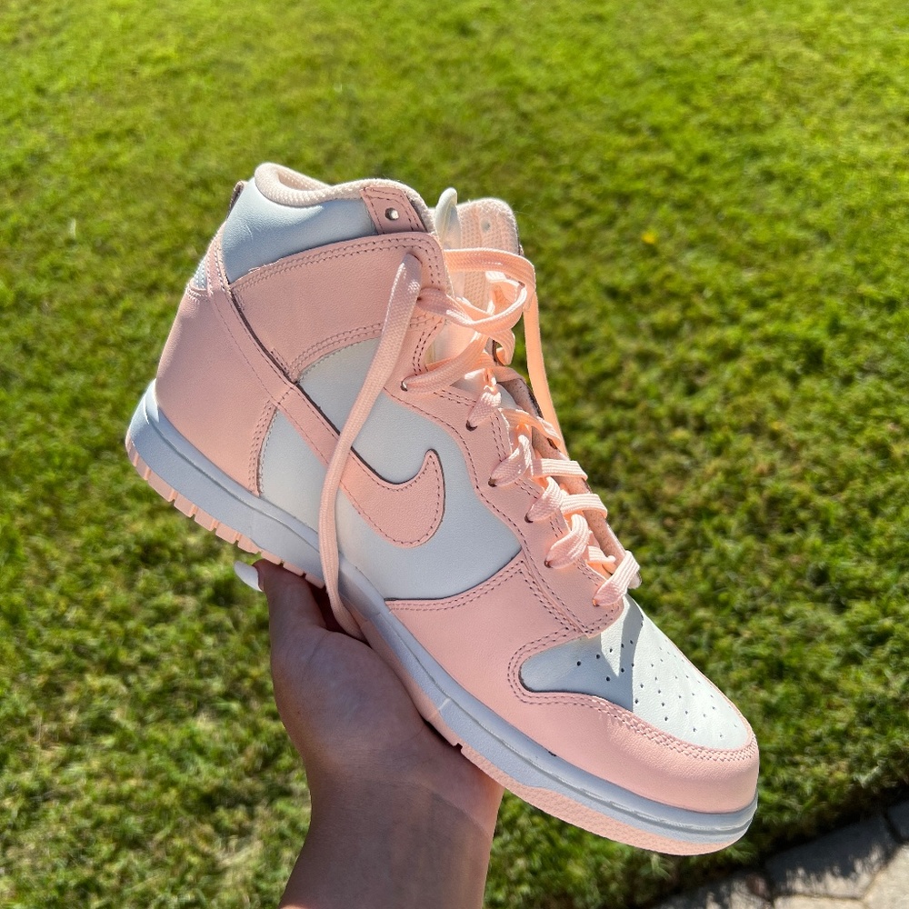 WMNS DUNK HIGH ‘CRIMSON TINT